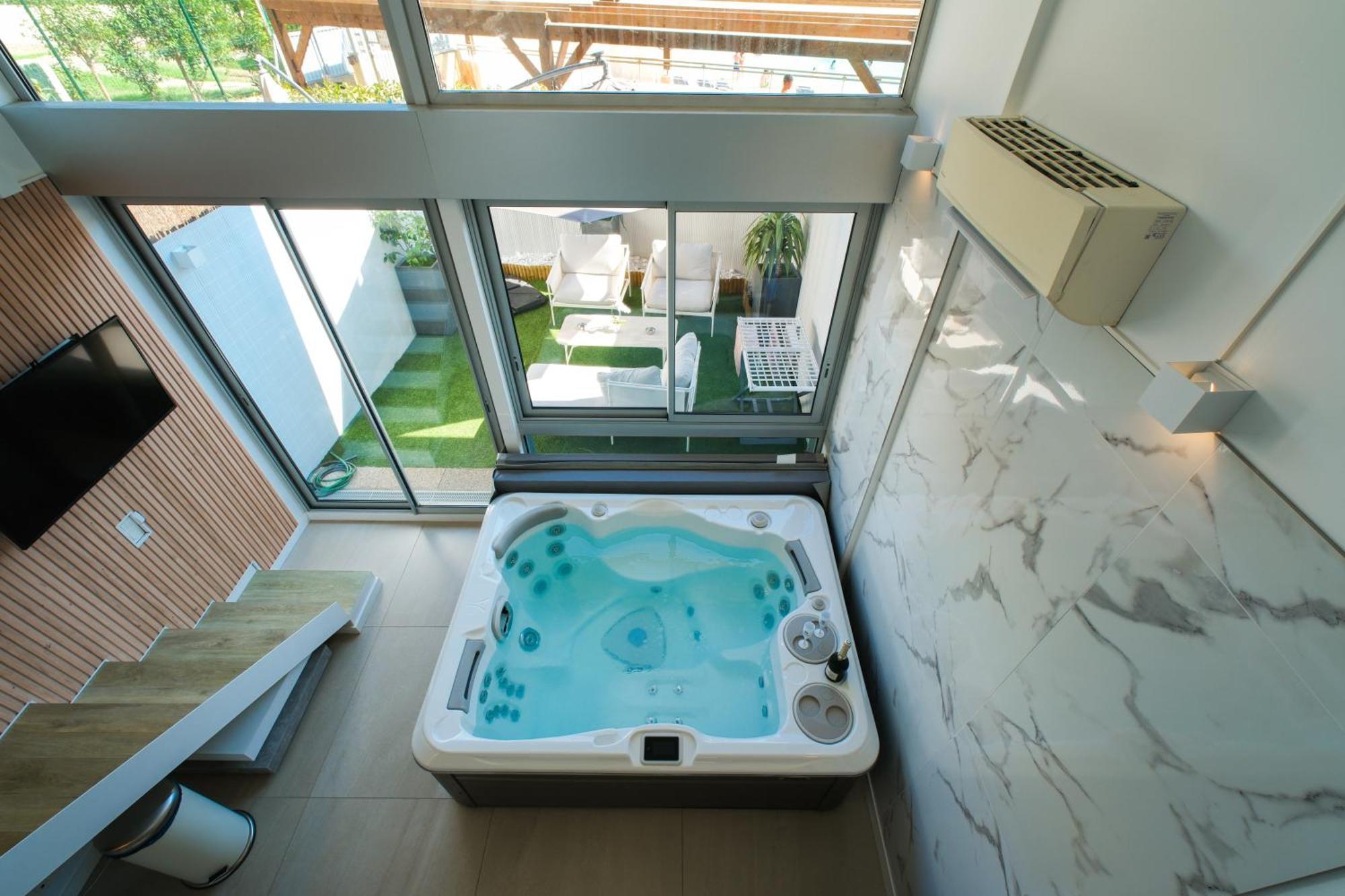 Villa Bono Jacuzzi & Spa Saint-Laurent-du-Var Exterior photo