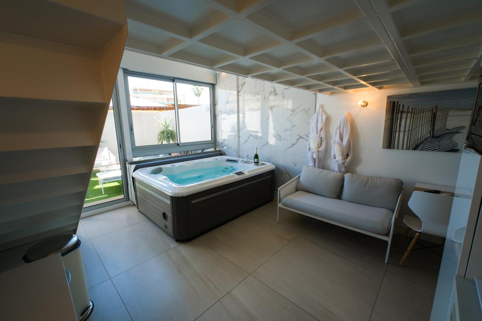 Villa Bono Jacuzzi & Spa Saint-Laurent-du-Var Exterior photo