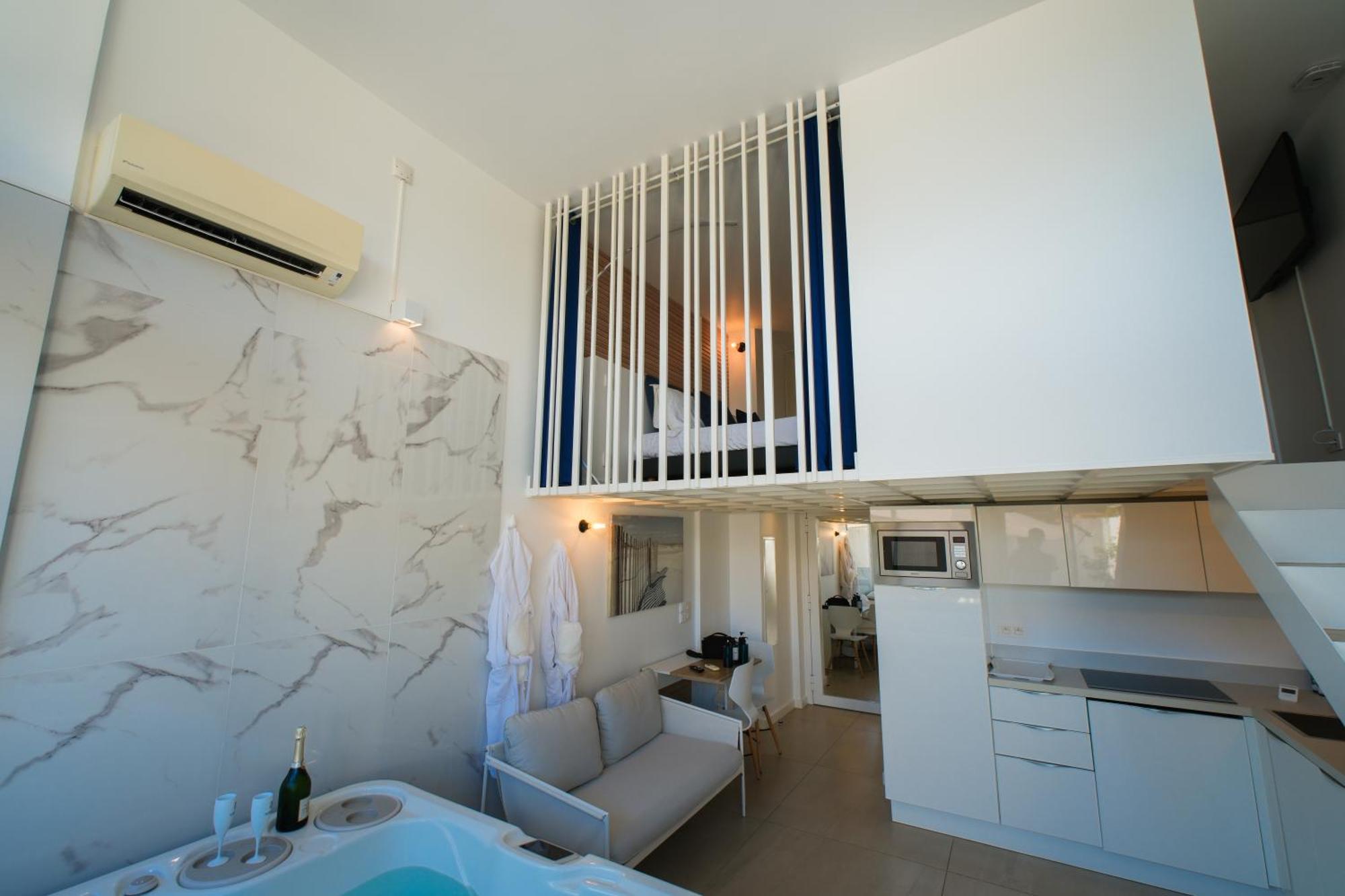Villa Bono Jacuzzi & Spa Saint-Laurent-du-Var Exterior photo