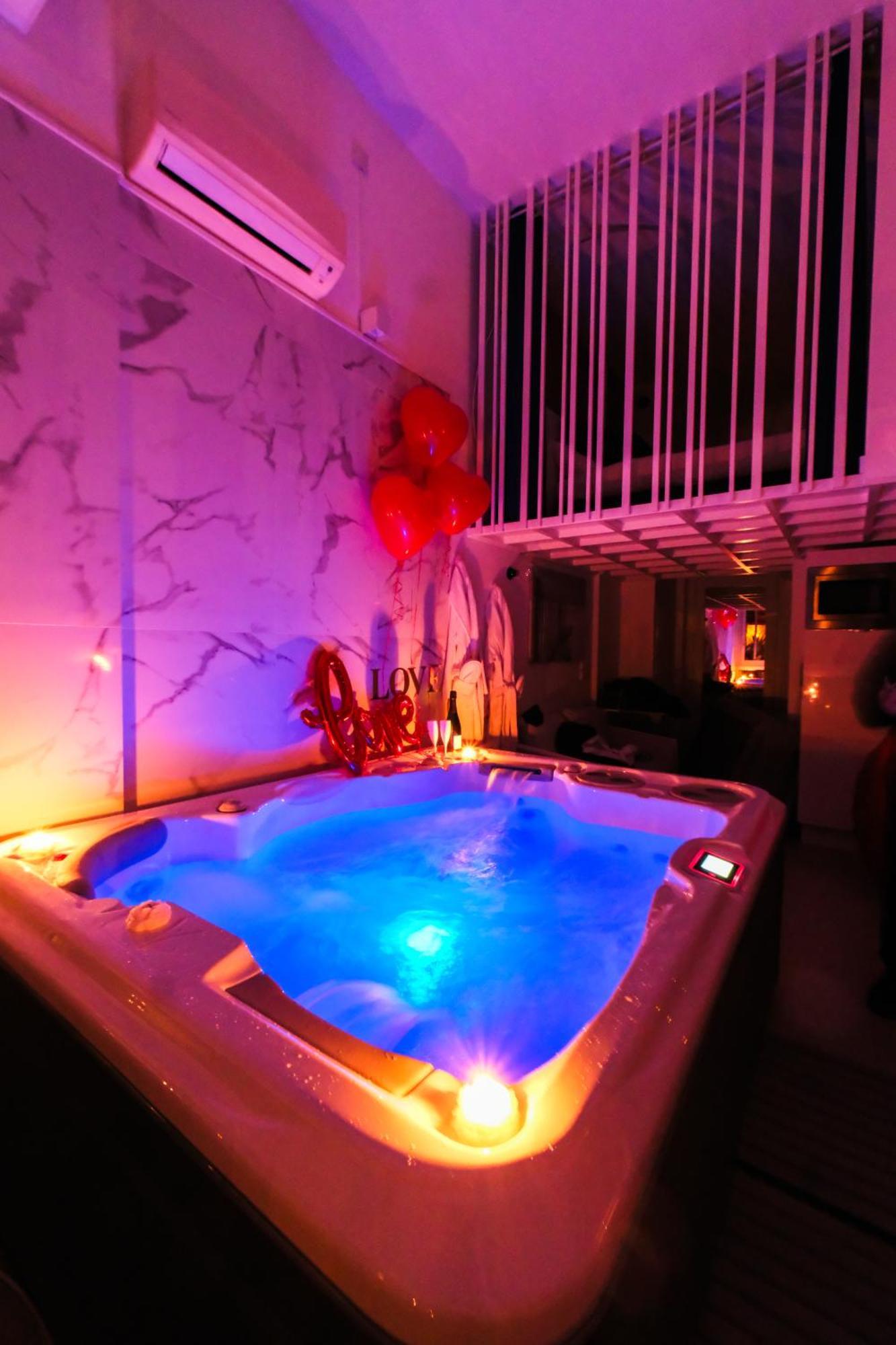 Villa Bono Jacuzzi & Spa Saint-Laurent-du-Var Exterior photo